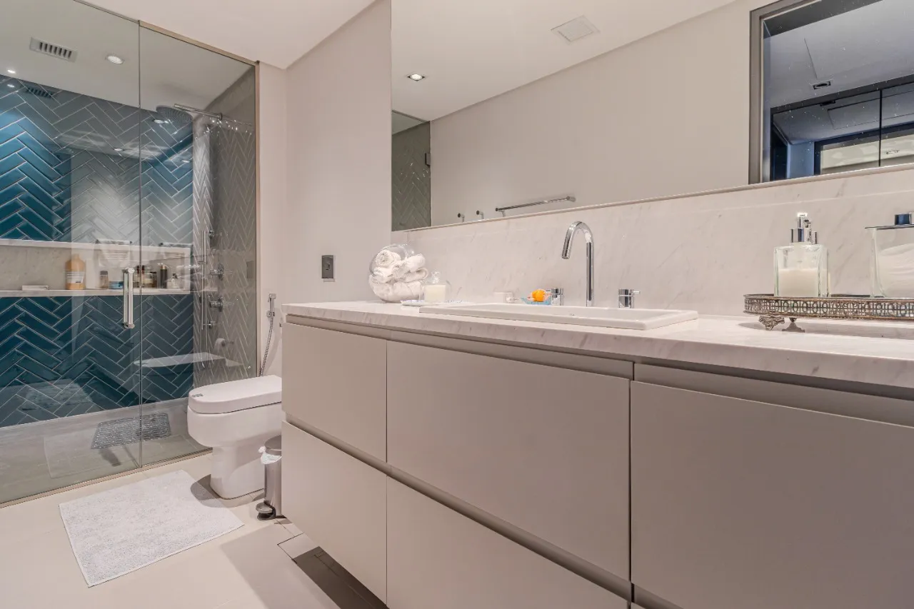 Apartamento totalmente reforma e mobiliado à venda no Jardim América. – AP0977