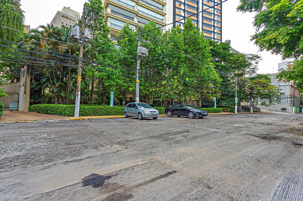 Apartamento lindo e recém-reformado à venda no Itaim Bibi. – AP1074