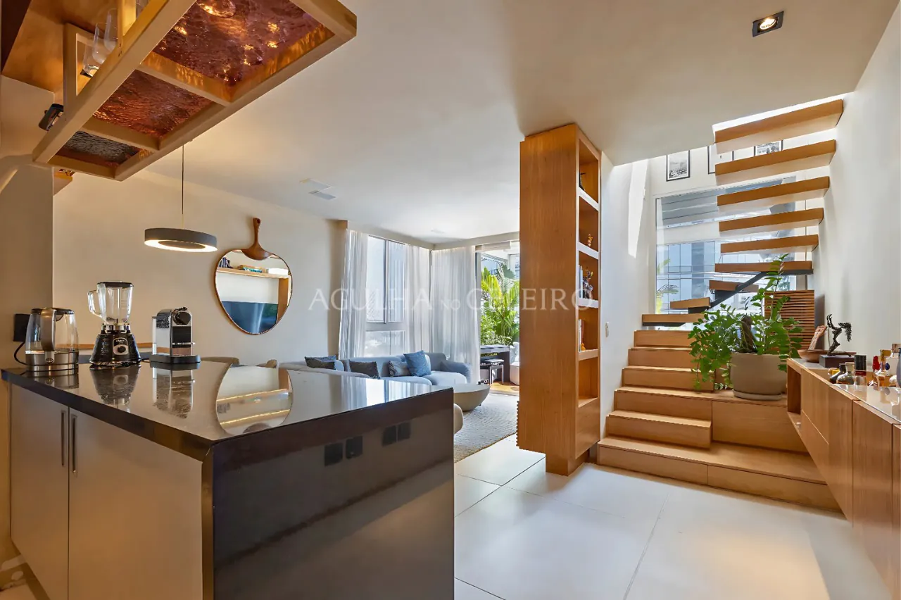 Cobertura charmosa e totalmente reformada na Vila Olímpia. – CO0229