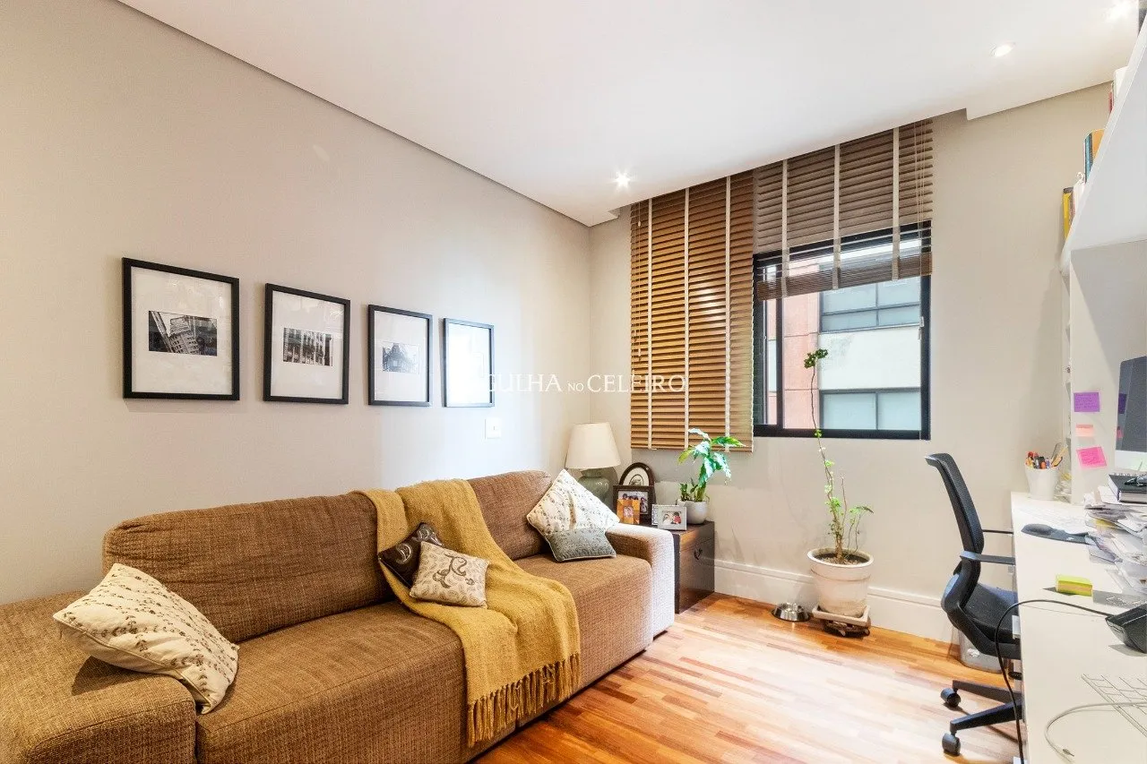 Apê moderno com área externa e ampla metragem à venda em Moema – 12636