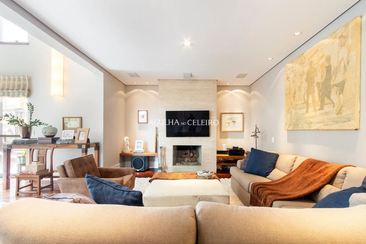 Apê moderno com área externa e ampla metragem à venda em Moema – 12636