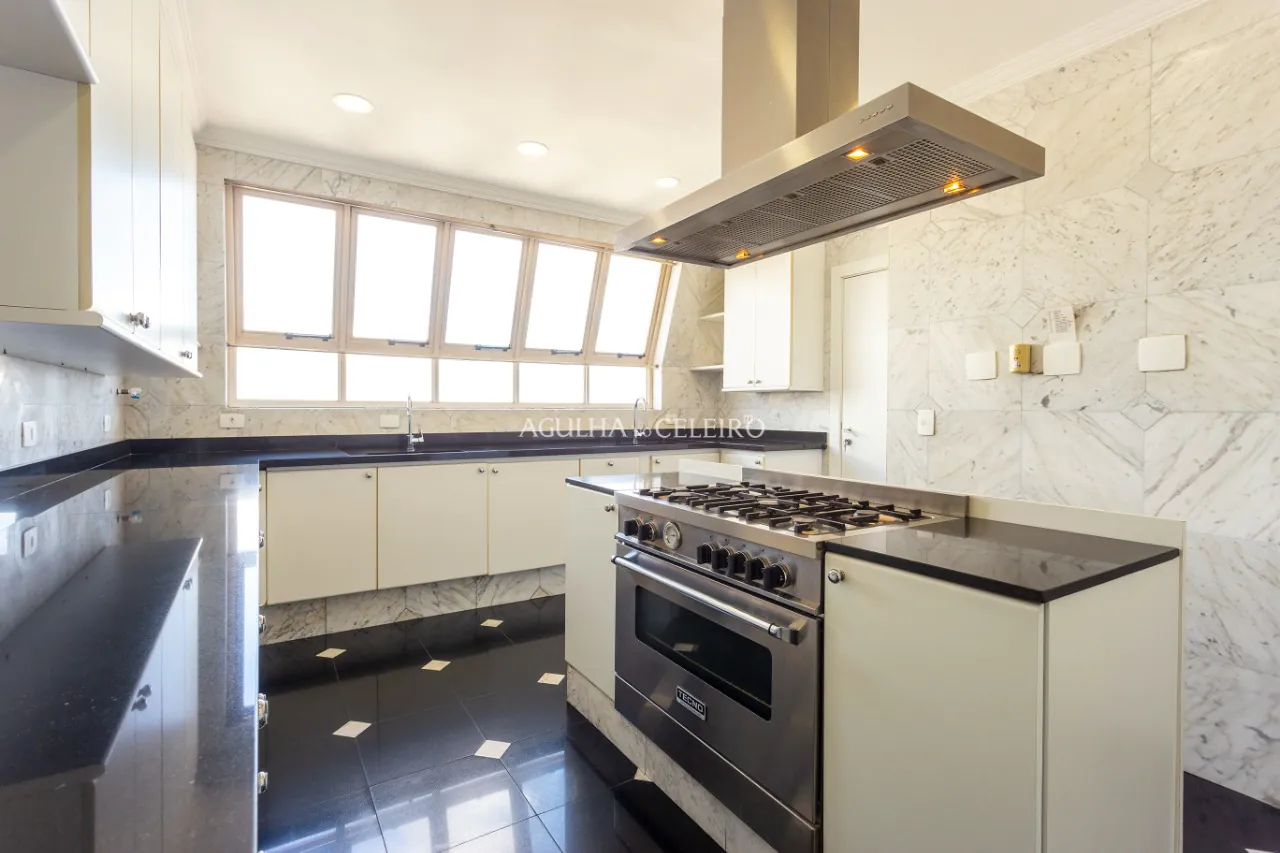 Cobertura ampla de estilo clássico e arquitetura imponente à venda no Jardim América – 13159 - _MG_5106