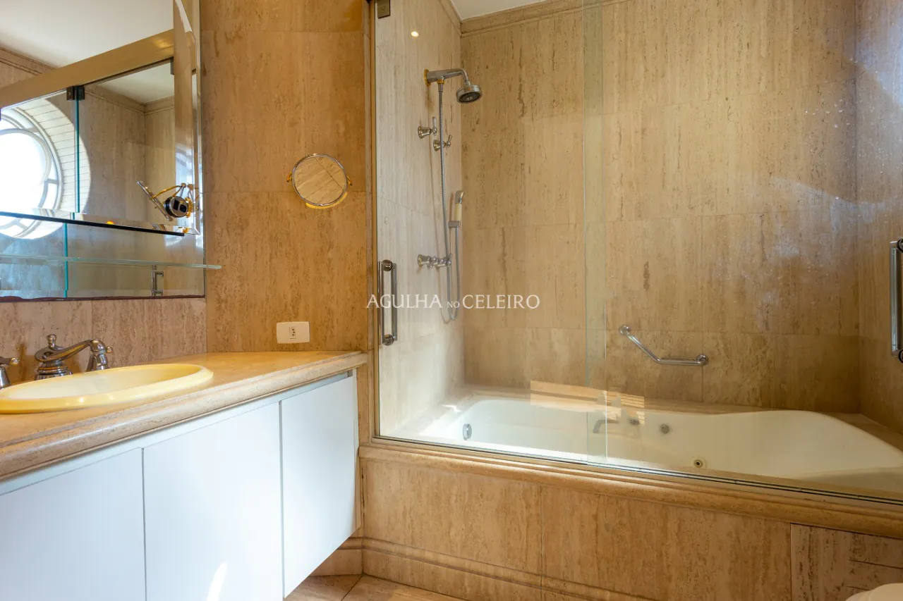 Cobertura ampla de estilo clássico e arquitetura imponente à venda no Jardim América – 13159 - _MG_5179