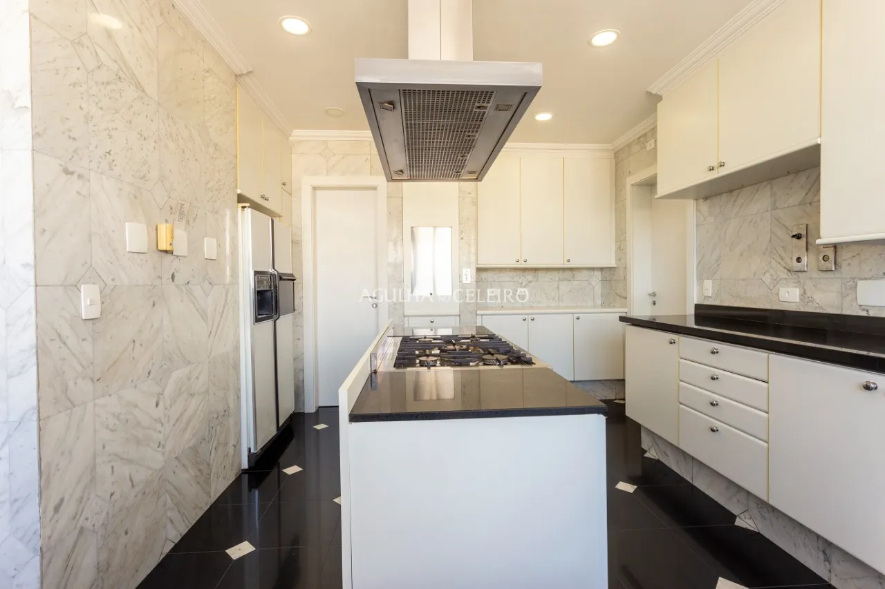 Cobertura ampla de estilo clássico e arquitetura imponente à venda no Jardim América – 13159 - _MG_5096