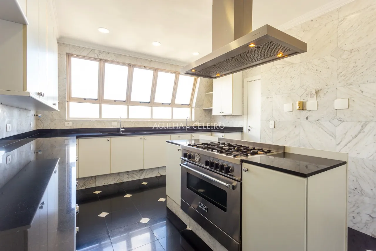 Cobertura ampla de estilo clássico e arquitetura imponente à venda no Jardim América – 13159 - _MG_5106