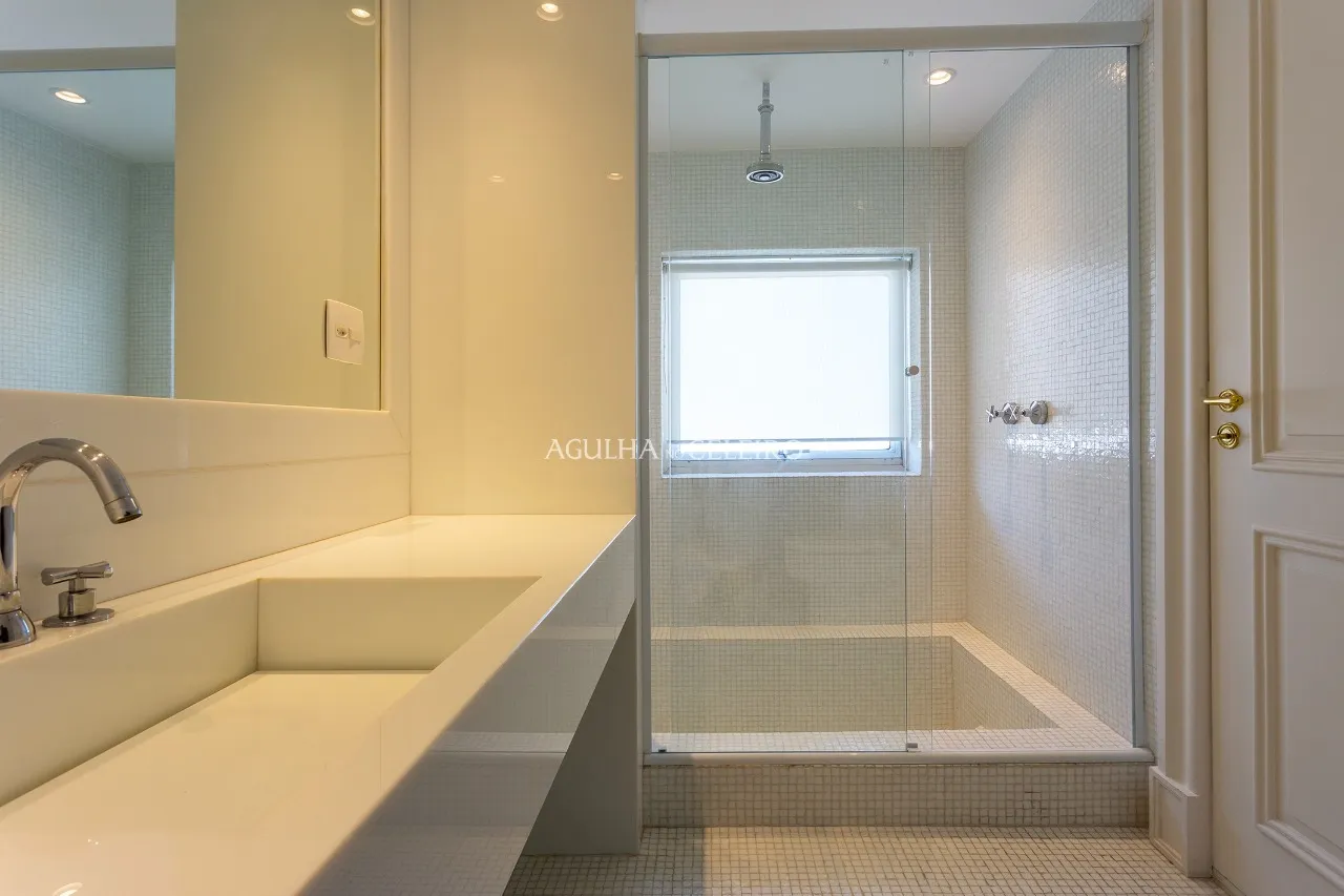 Cobertura ampla de estilo clássico e arquitetura imponente à venda no Jardim América – 13159 - _MG_5391