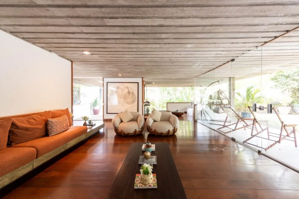 Casa com reforma recente à venda no Jardim Guedala. – 13396