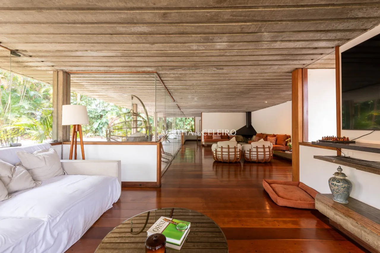 Casa com reforma recente à venda no Jardim Guedala. – 13396