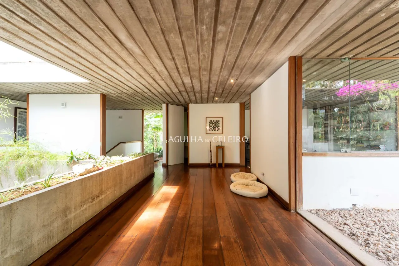 Casa com reforma recente à venda no Jardim Guedala. – 13396