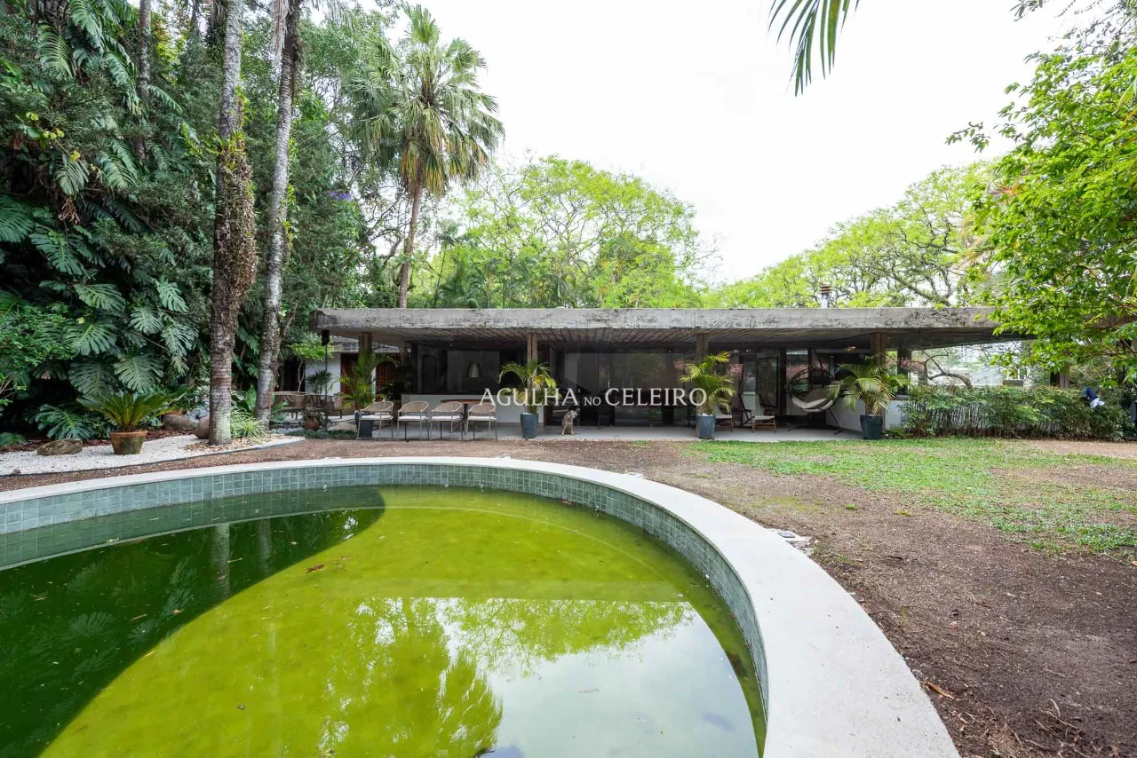 Casa com reforma recente à venda no Jardim Guedala. – 13396