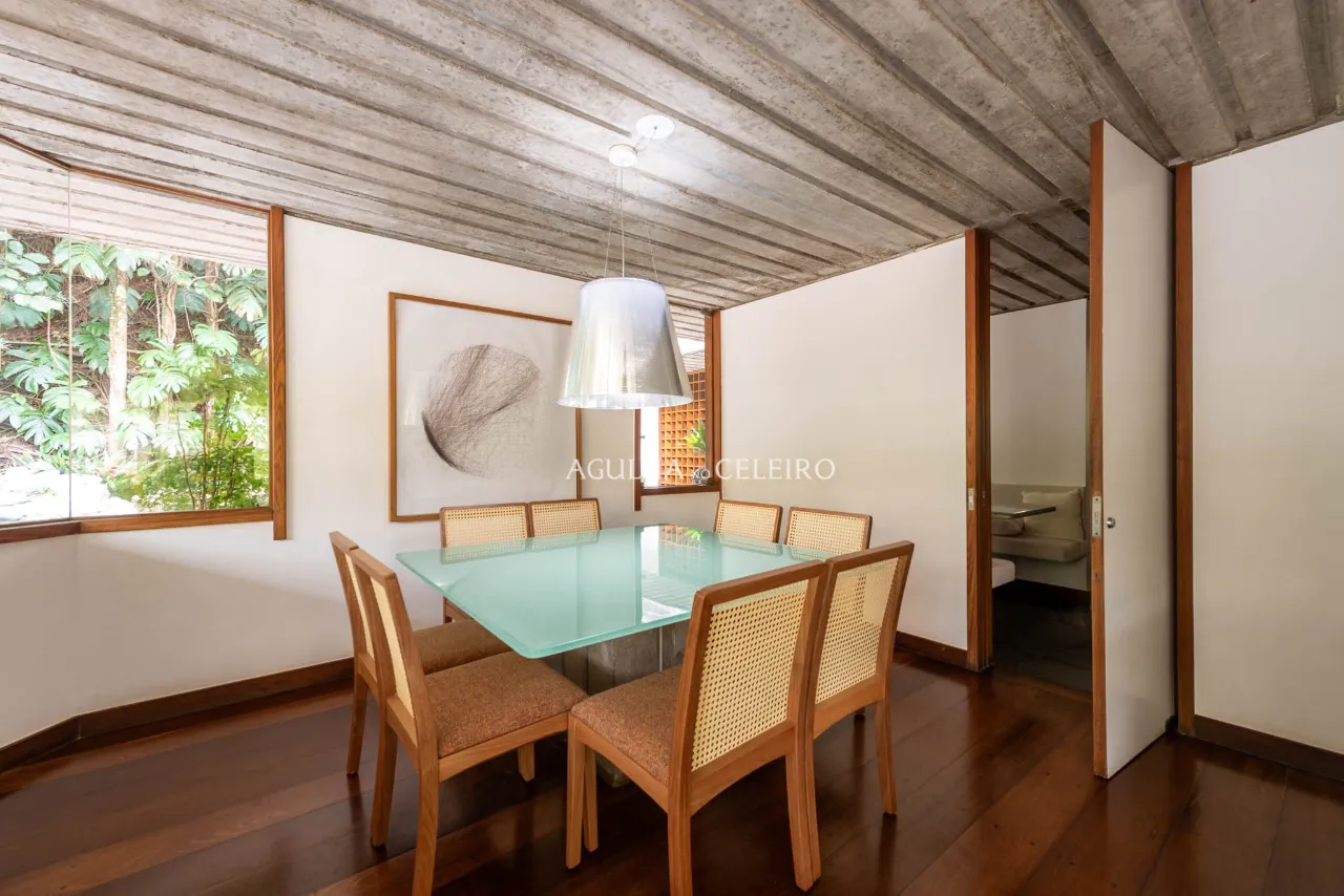 Casa com reforma recente à venda no Jardim Guedala. – 13396