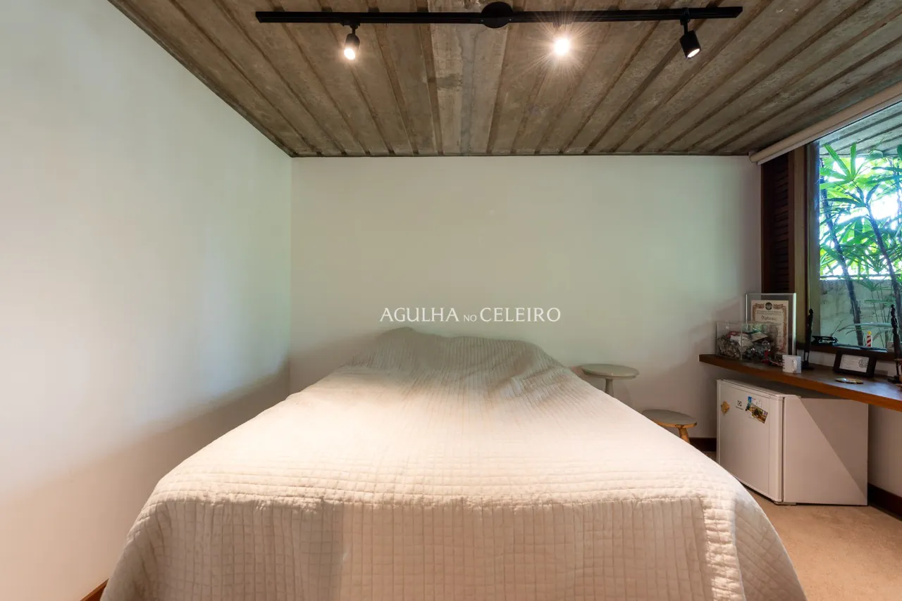 Casa com reforma recente à venda no Jardim Guedala. – 13396