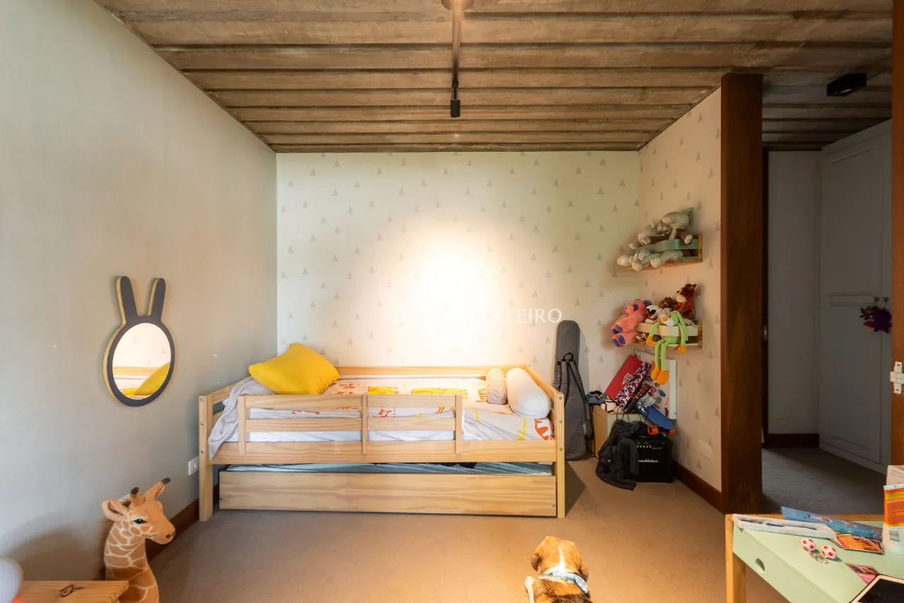 Casa com reforma recente à venda no Jardim Guedala. – 13396