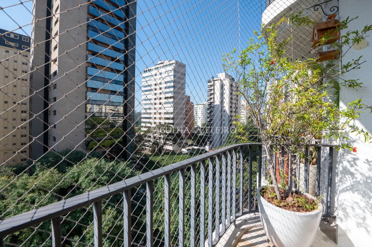 Apartamento reformado à venda Vila Nova Conceição – 17102