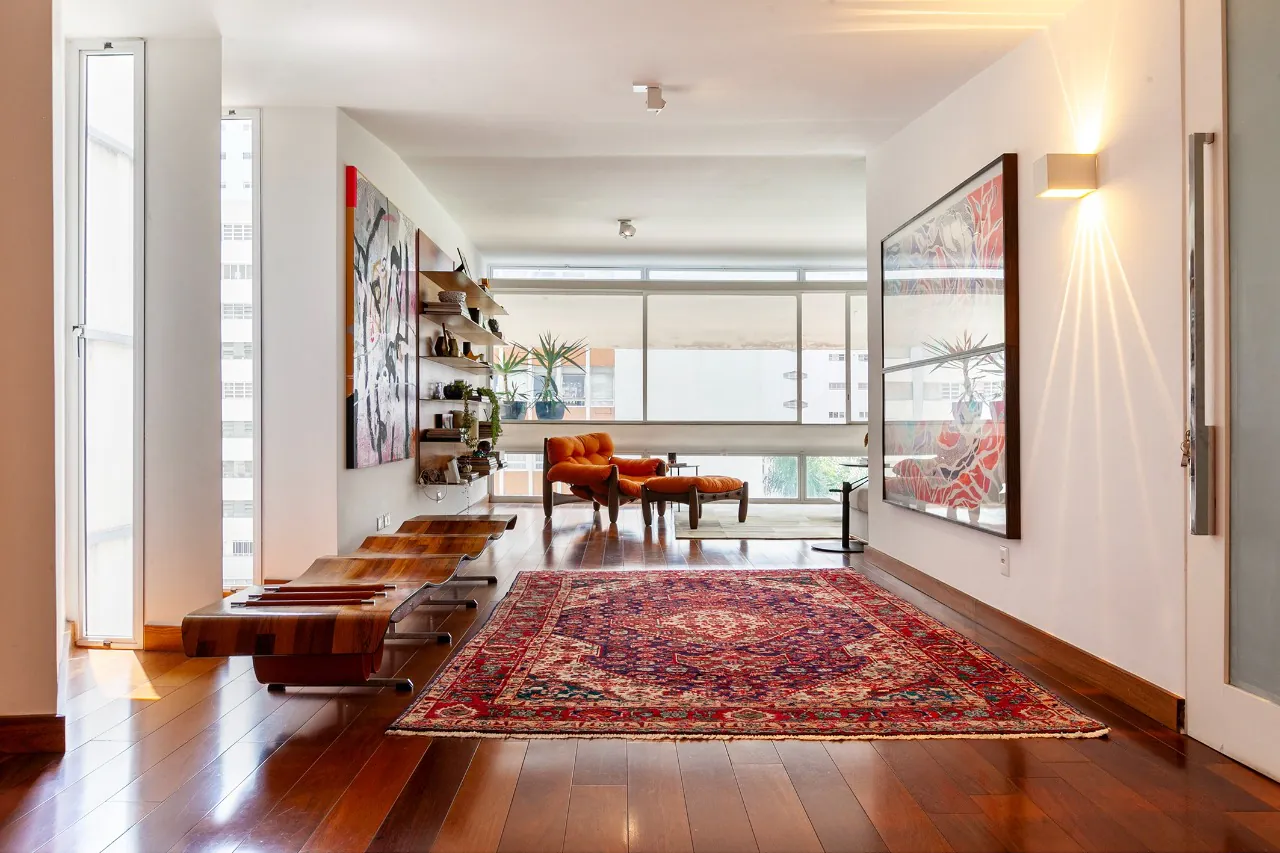 Apartamento reformado em edifício brutalista assinado por Paulo Mendes da Rocha – 19692