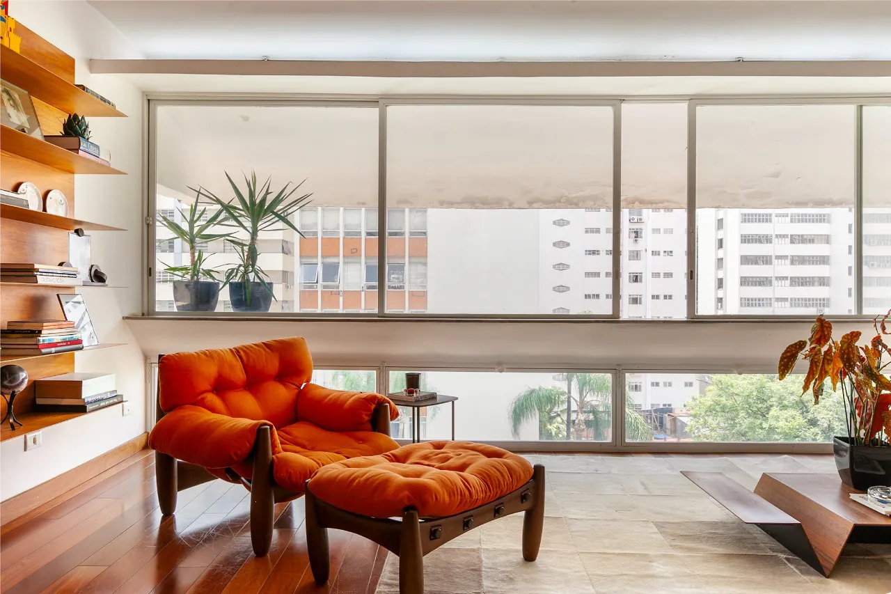Apartamento reformado em edifício brutalista assinado por Paulo Mendes da Rocha – 19692