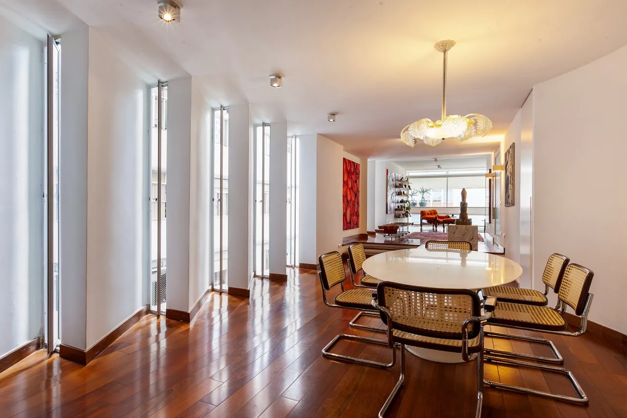 Apartamento reformado em edifício brutalista assinado por Paulo Mendes da Rocha – 19692