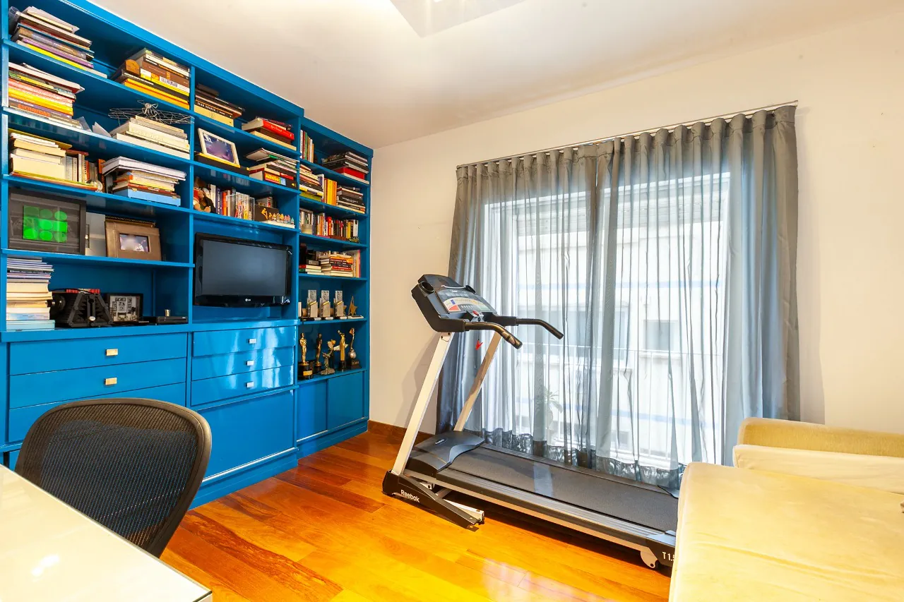 Apartamento reformado em edifício brutalista assinado por Paulo Mendes da Rocha – 19692