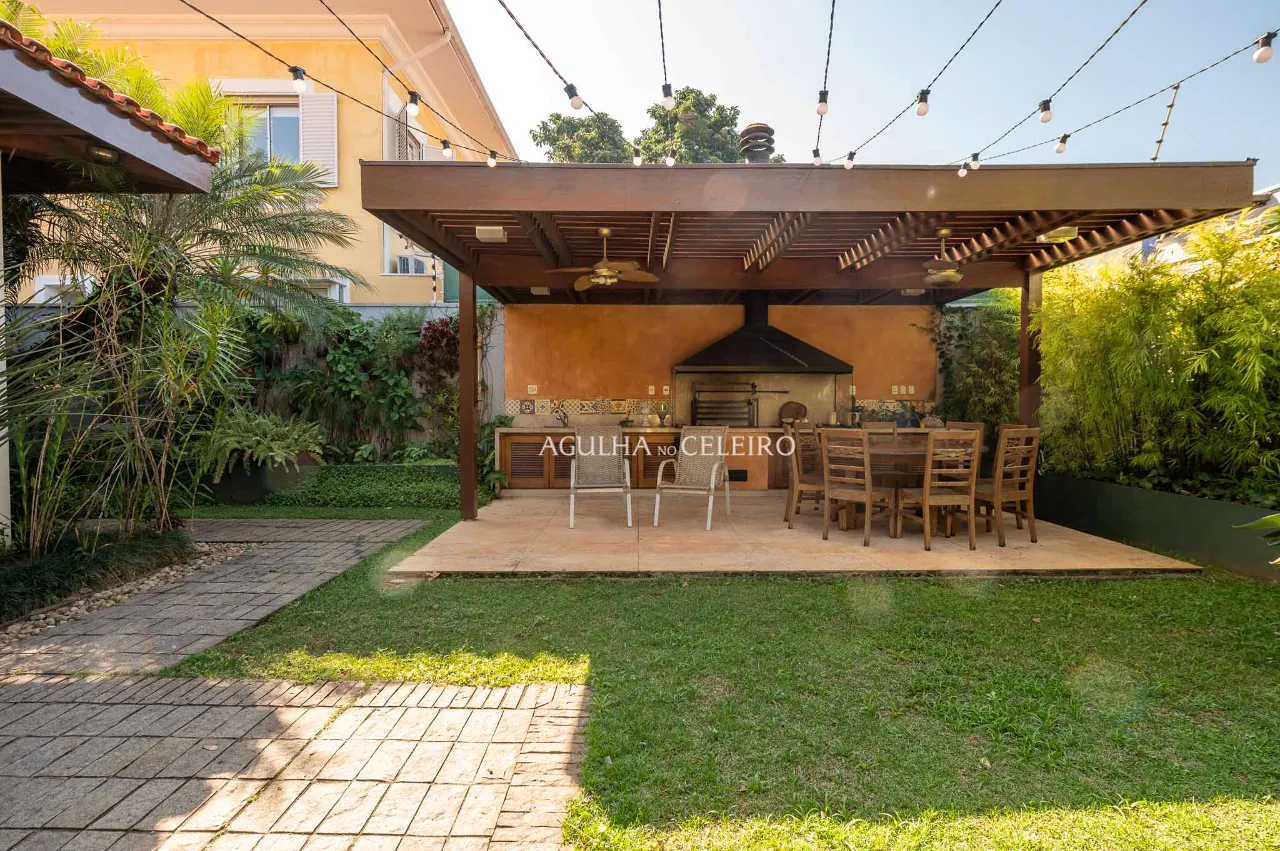 Casa charmosa em frente a uma praça tranquila – Alto de Pinheiros – 19866