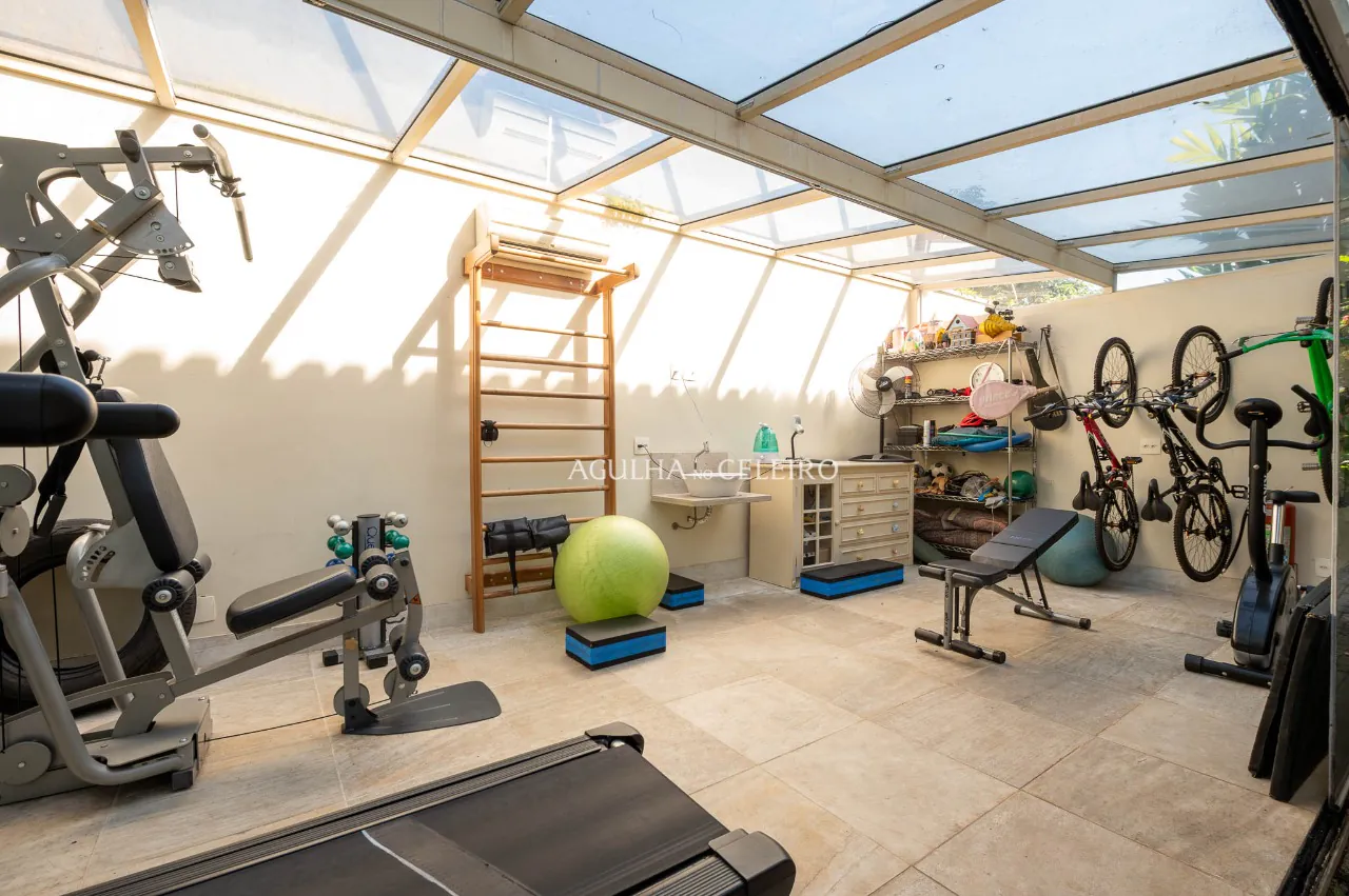 Casa charmosa em frente a uma praça tranquila – Alto de Pinheiros – 19866