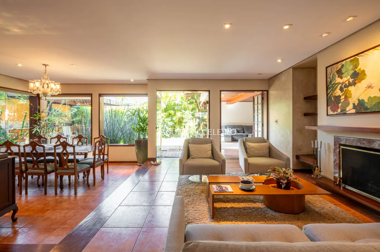 Casa charmosa em frente a uma praça tranquila – Alto de Pinheiros – 19866