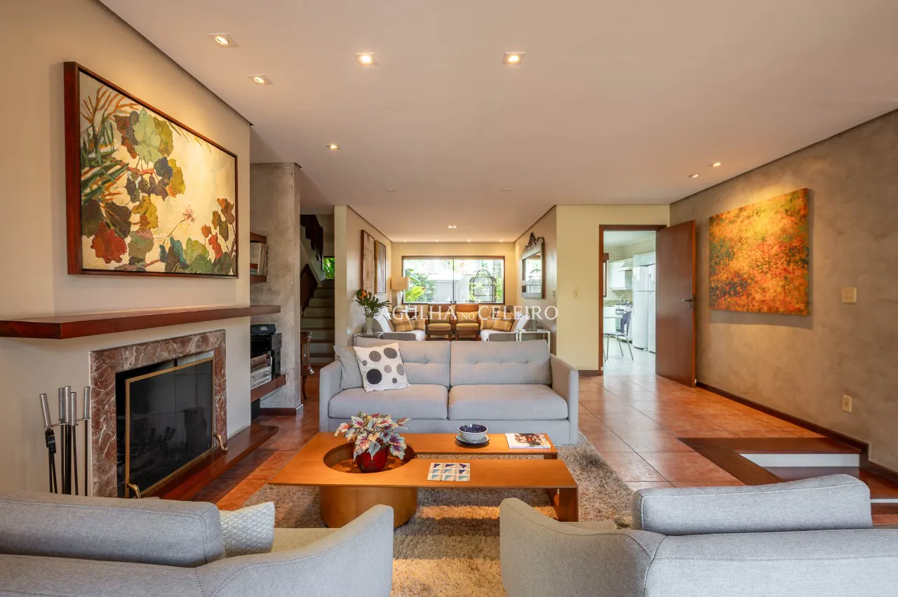 Casa charmosa em frente a uma praça tranquila – Alto de Pinheiros – 19866