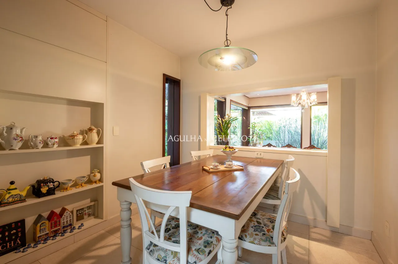 Casa charmosa em frente a uma praça tranquila – Alto de Pinheiros – 19866