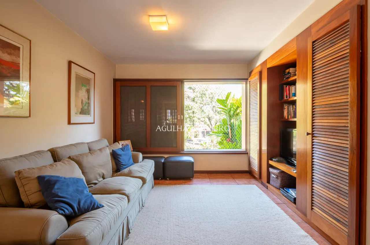 Casa charmosa em frente a uma praça tranquila – Alto de Pinheiros – 19866