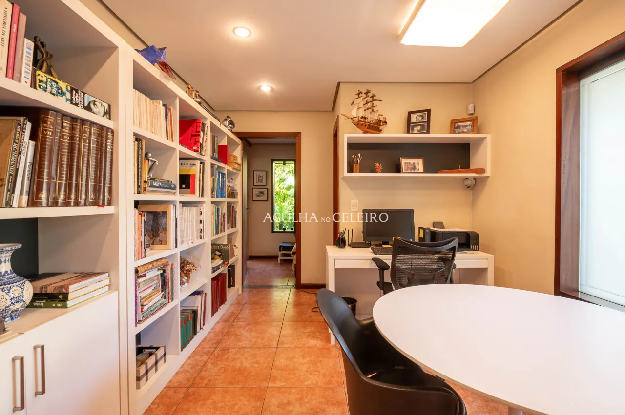 Casa charmosa em frente a uma praça tranquila – Alto de Pinheiros – 19866