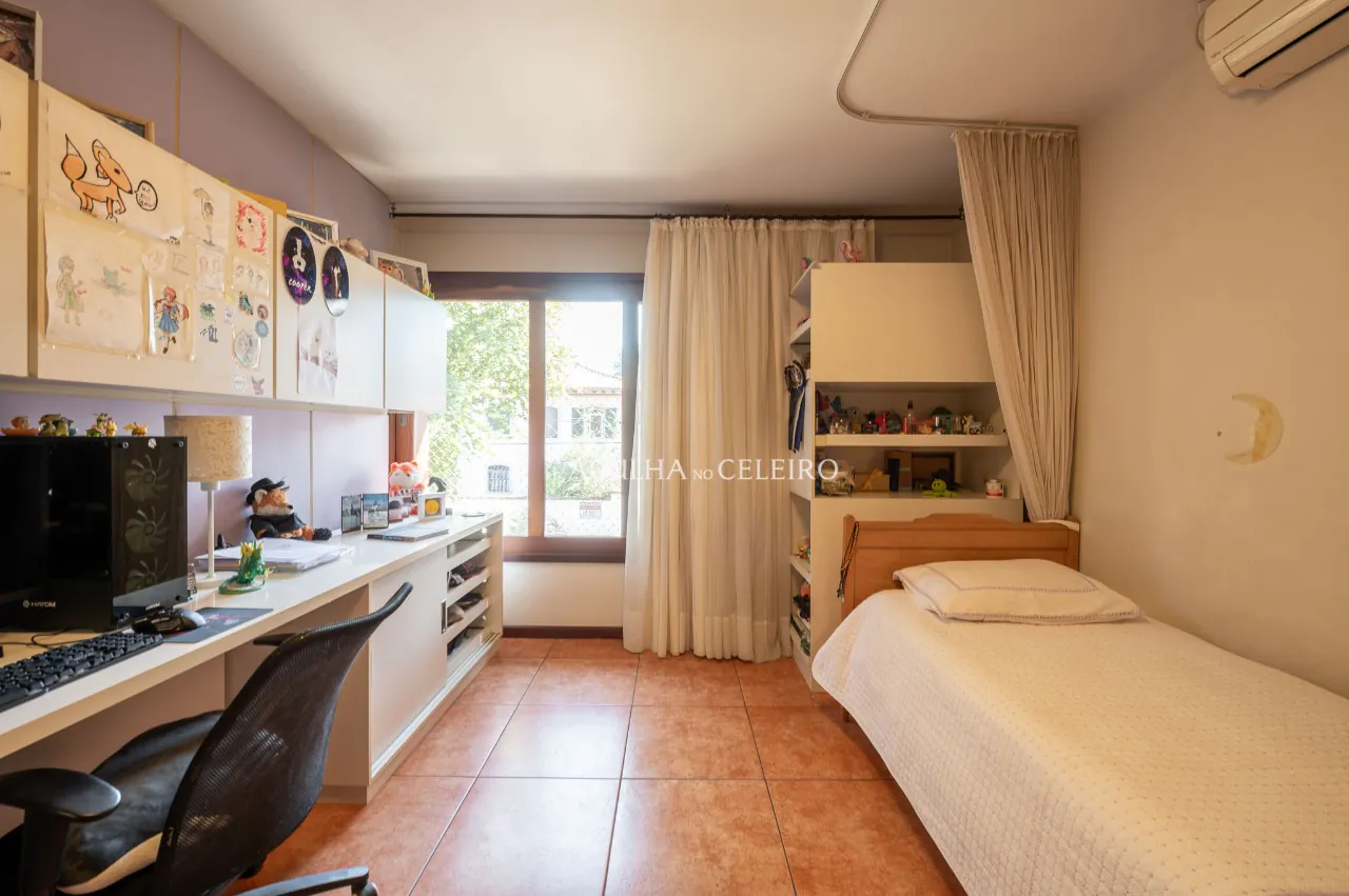 Casa charmosa em frente a uma praça tranquila – Alto de Pinheiros – 19866