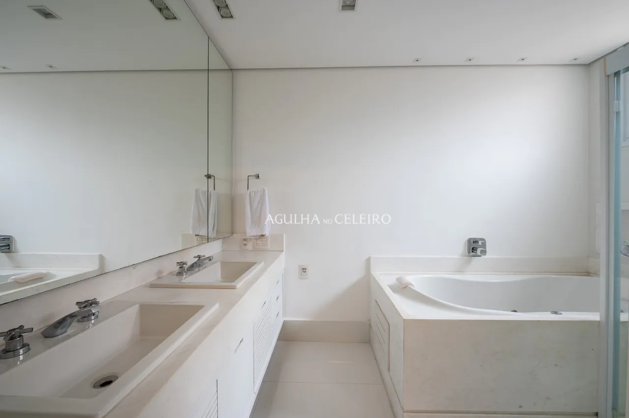 Apartamento elegante e espaçoso à venda no Jardim Europa – 20518