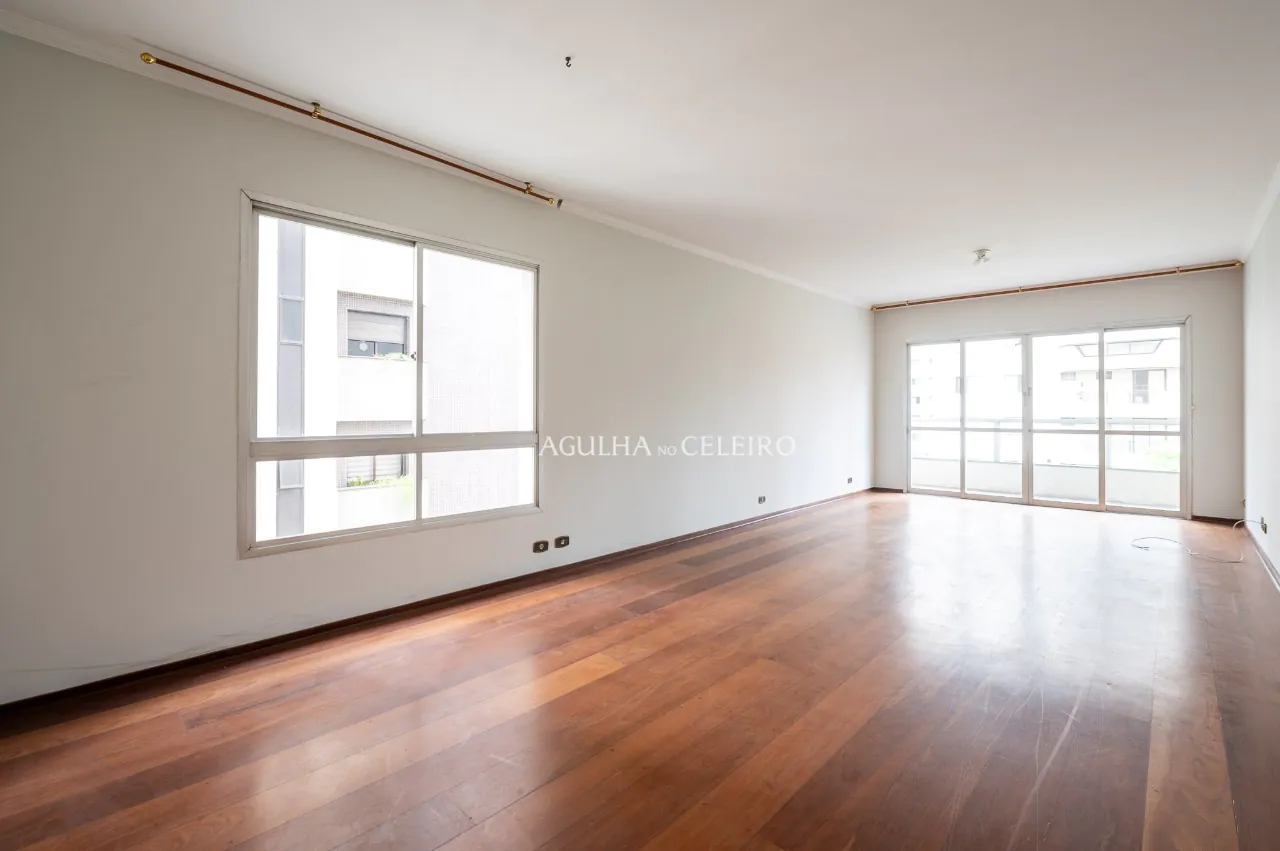 Apartamento com excelente planta e localização privilegiada à venda em Moema – 20523