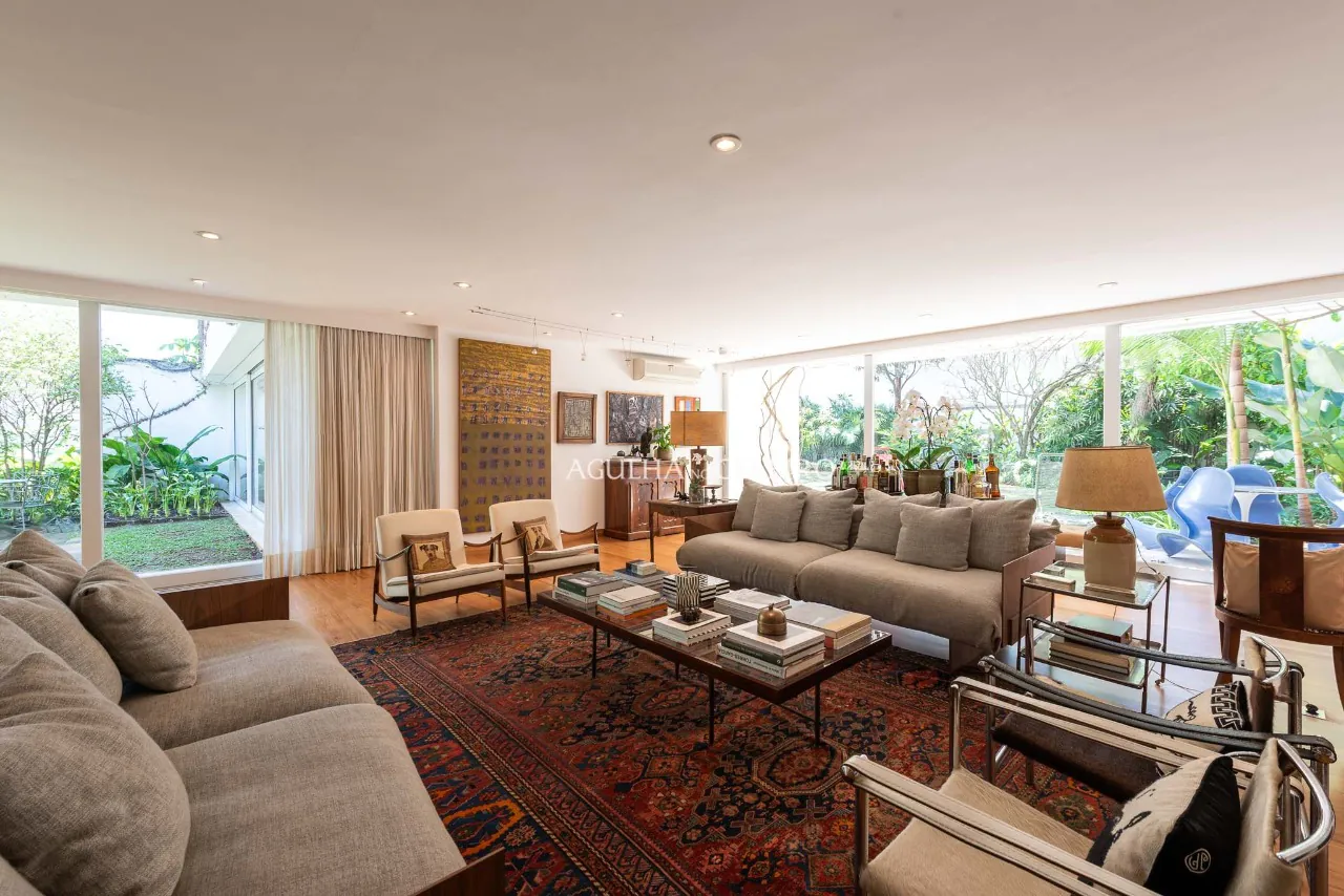 Casa projetada por Isay Weinfeld à venda no Jardim Paulistano. – 20529