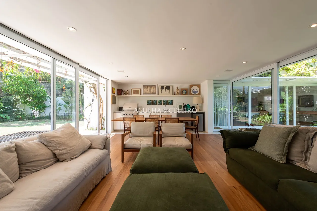 Casa projetada por Isay Weinfeld à venda no Jardim Paulistano. – 20529