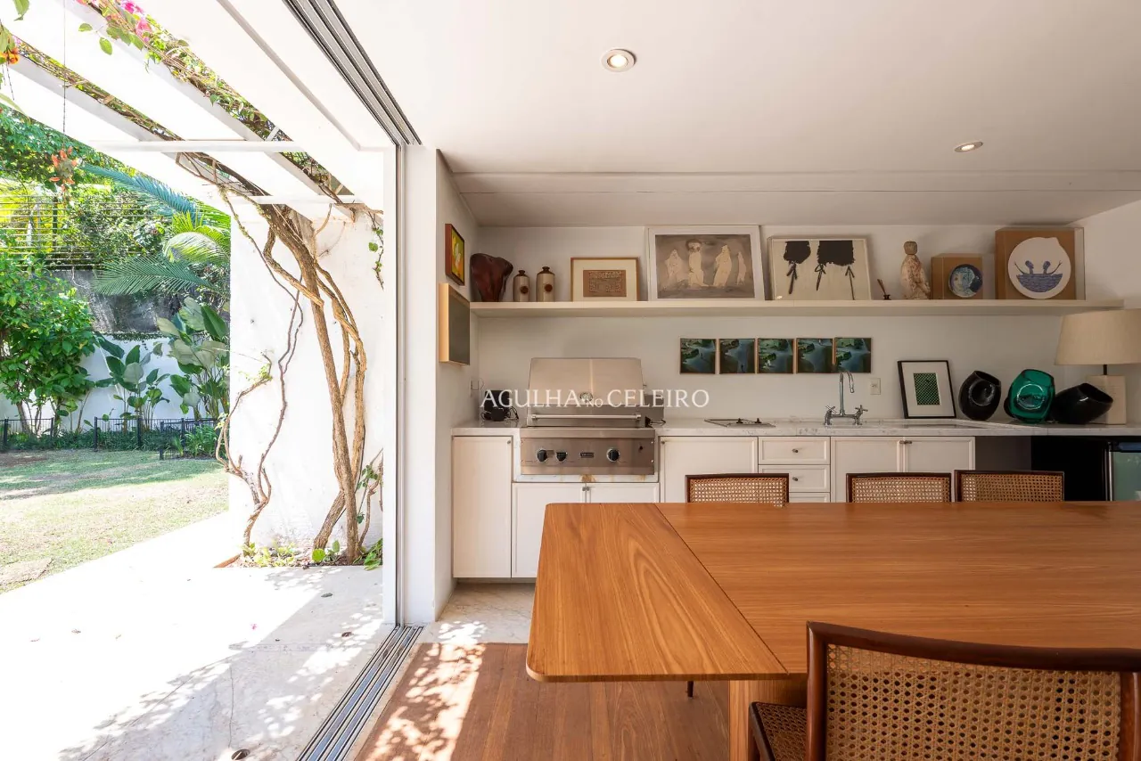 Casa projetada por Isay Weinfeld à venda no Jardim Paulistano. – 20529