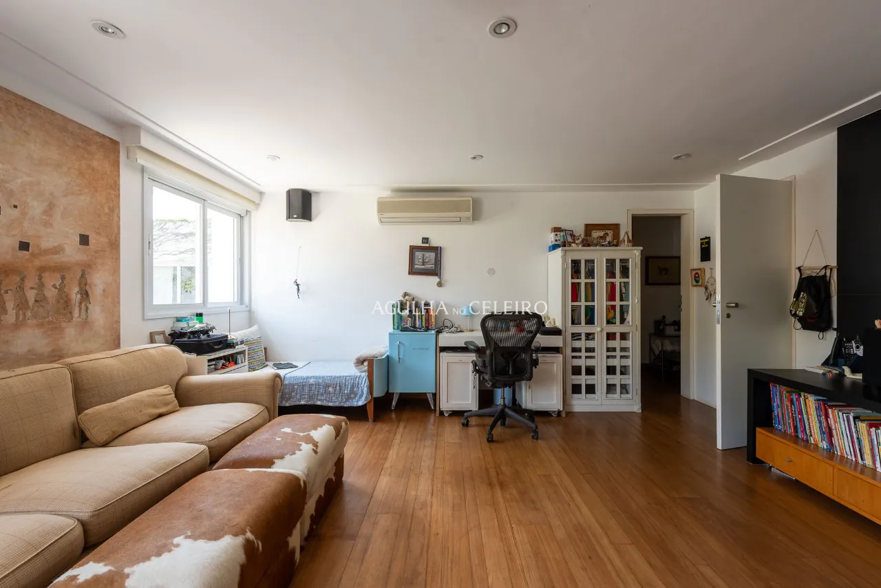 Casa projetada por Isay Weinfeld à venda no Jardim Paulistano. – 20529
