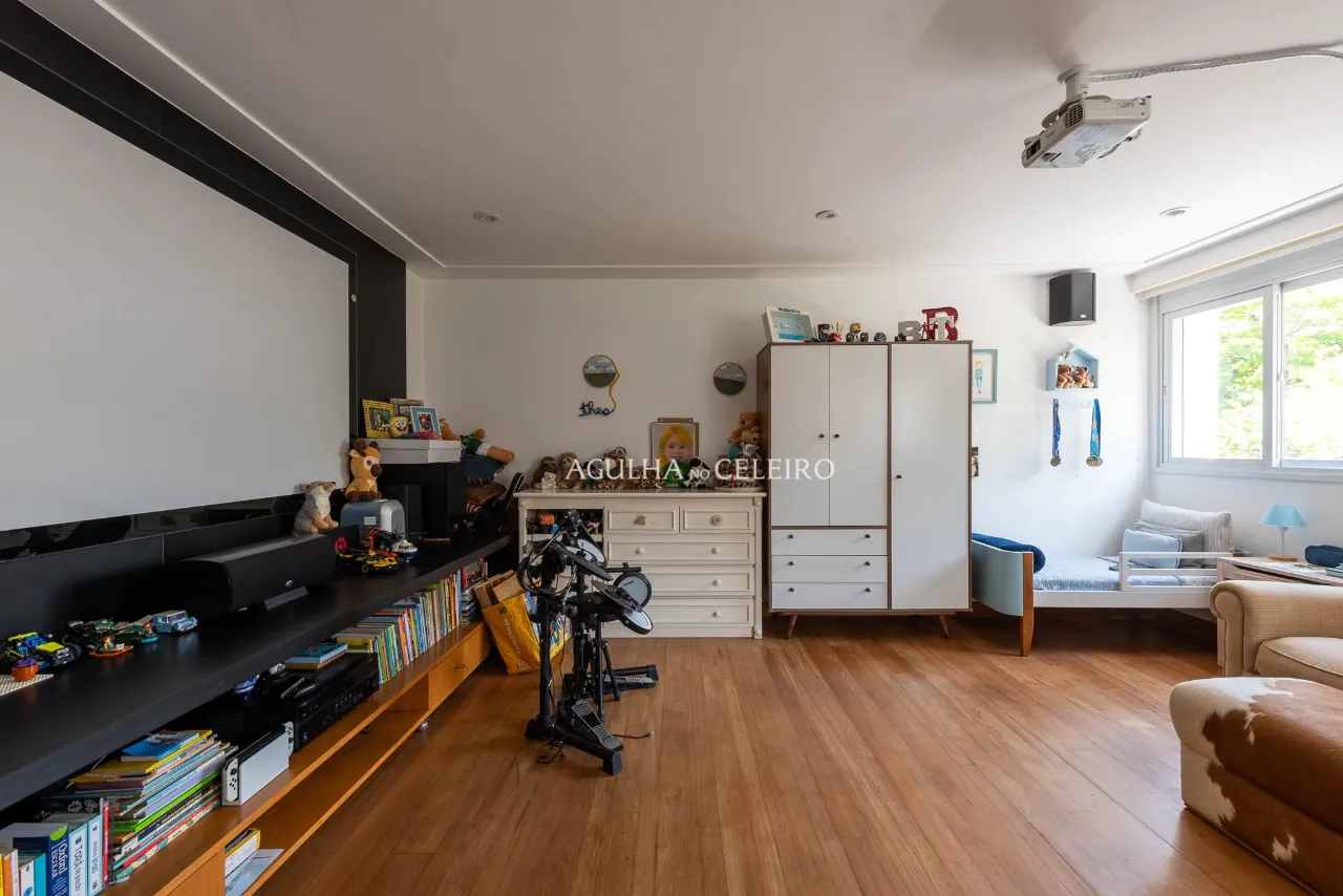 Casa projetada por Isay Weinfeld à venda no Jardim Paulistano. – 20529