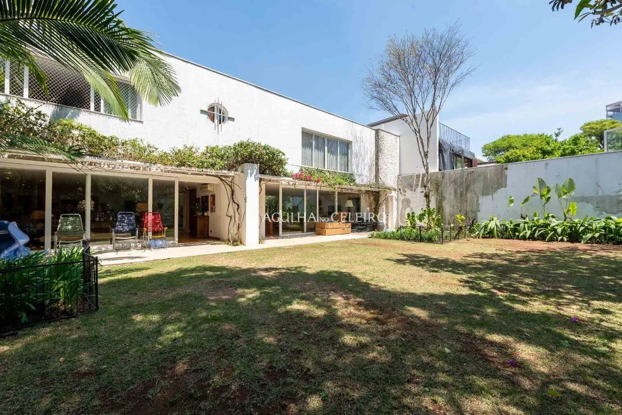 Casa projetada por Isay Weinfeld à venda no Jardim Paulistano. – 20529