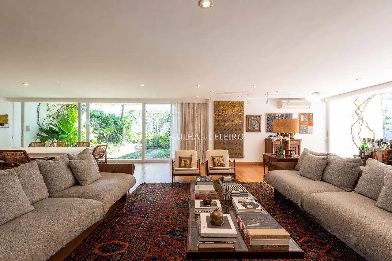 Casa projetada por Isay Weinfeld à venda no Jardim Paulistano. – 20529