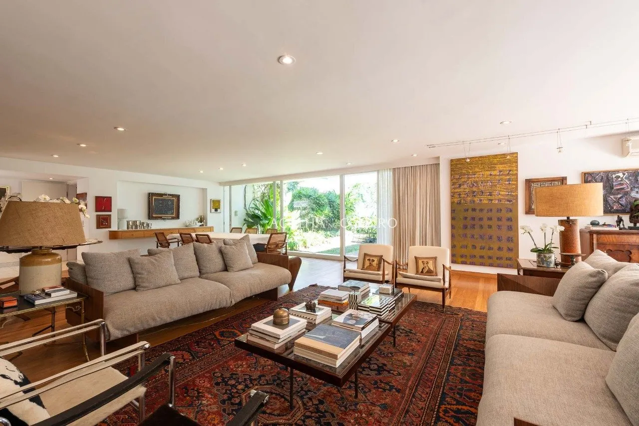 Casa projetada por Isay Weinfeld à venda no Jardim Paulistano. – 20529