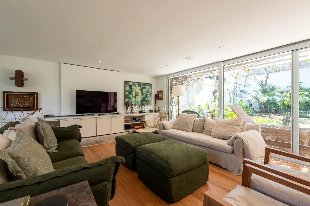 Casa projetada por Isay Weinfeld à venda no Jardim Paulistano. – 20529