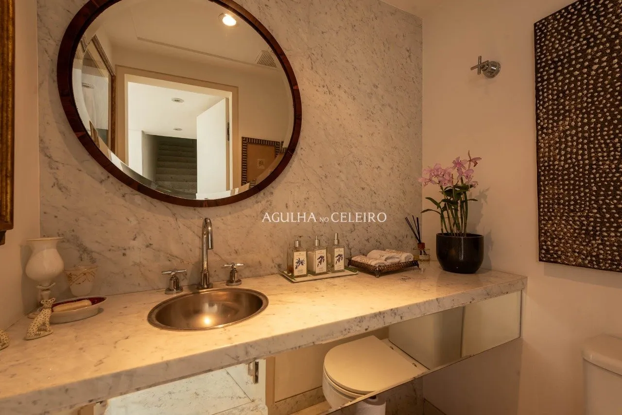 Casa projetada por Isay Weinfeld à venda no Jardim Paulistano. – 20529