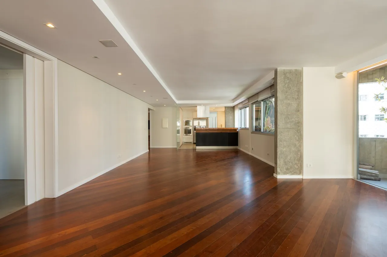 Apartamento localizado em condomínio projetado por Ruy Othake para locação. – 20556