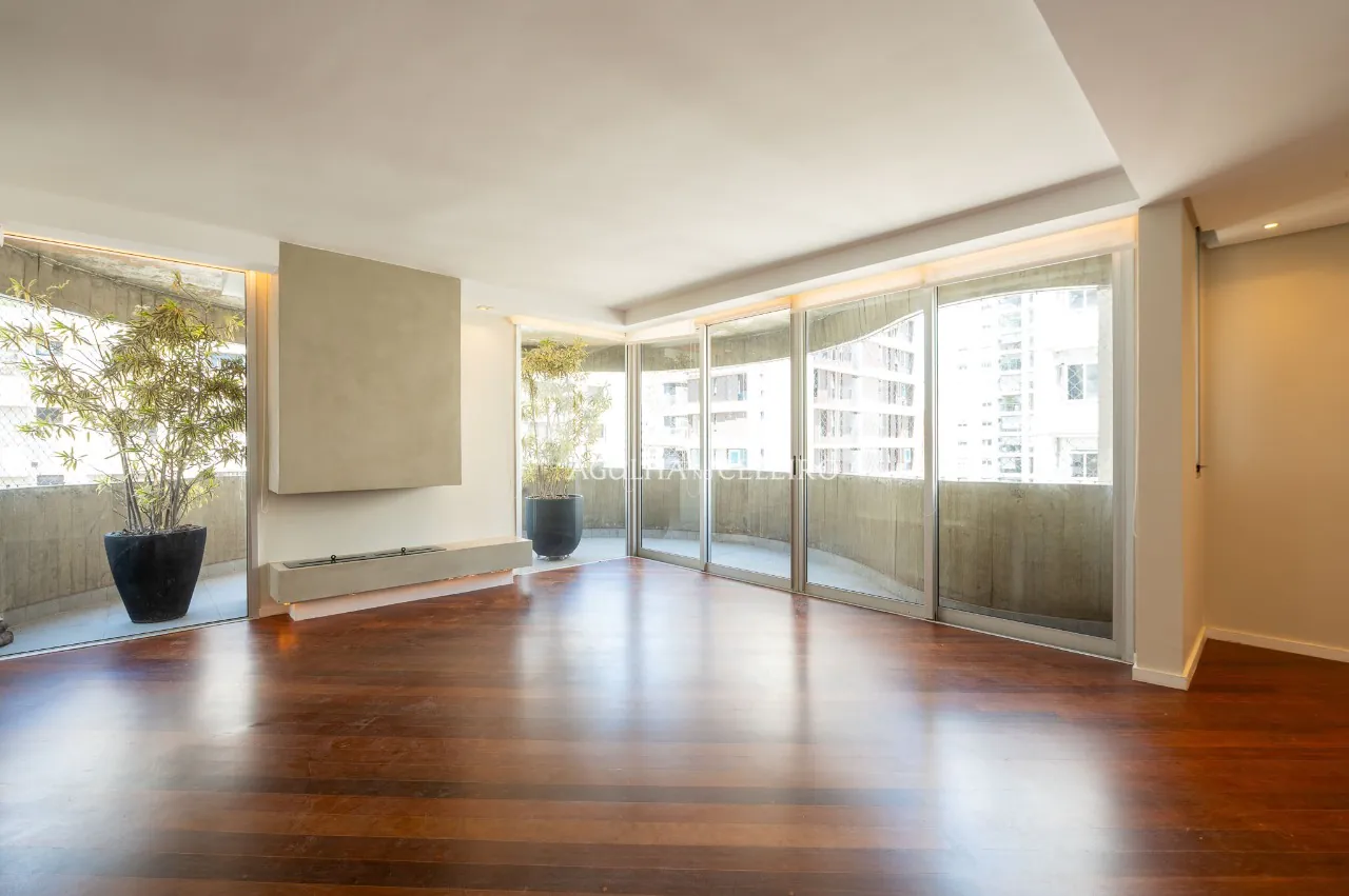 Apartamento localizado em condomínio projetado por Ruy Othake para locação. – 20556