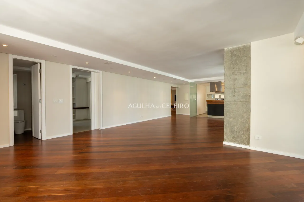 Apartamento localizado em condomínio projetado por Ruy Othake para locação. – 20556