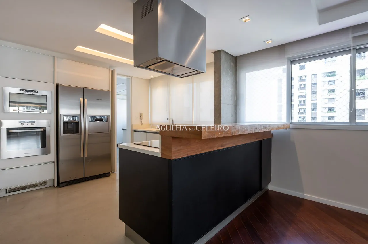 Apartamento localizado em condomínio projetado por Ruy Othake para locação. – 20556