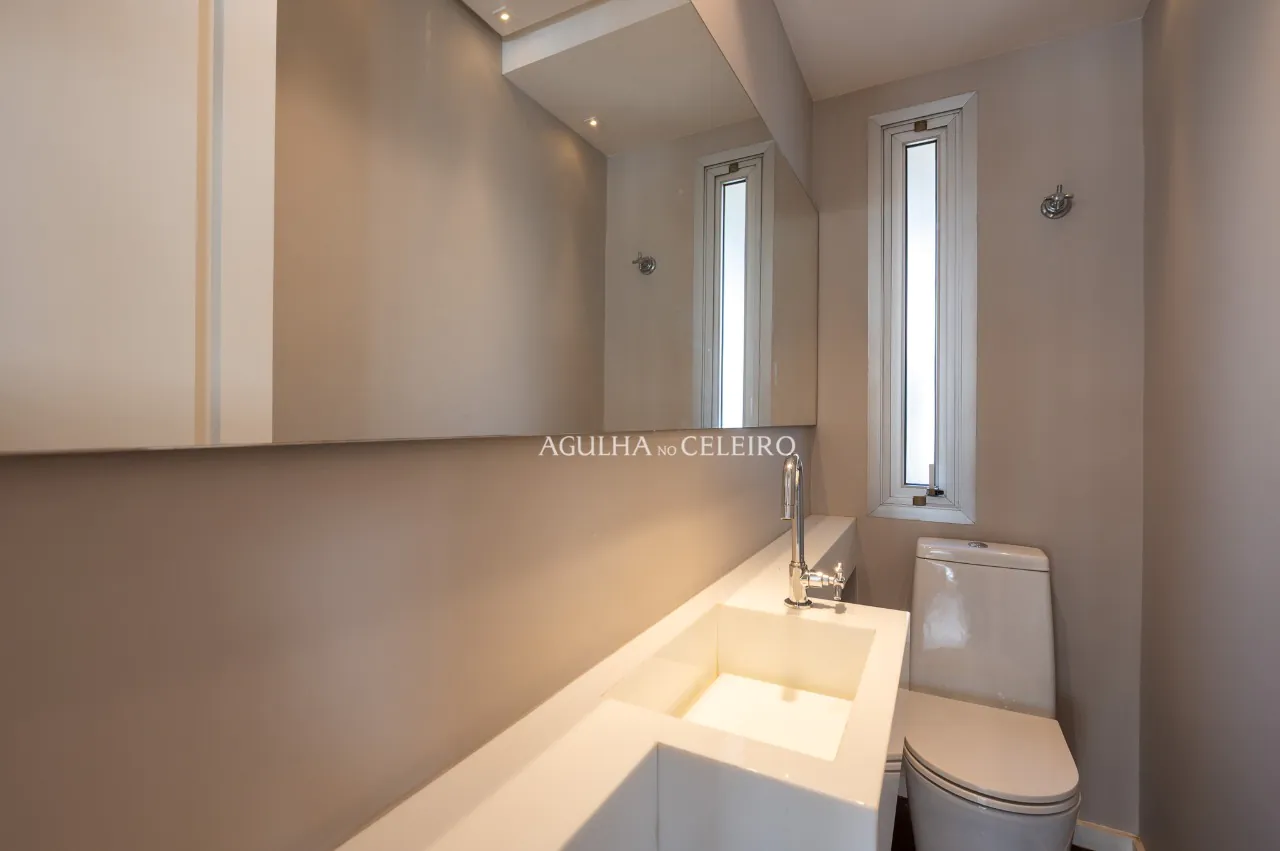 Apartamento localizado em condomínio projetado por Ruy Othake para locação. – 20556