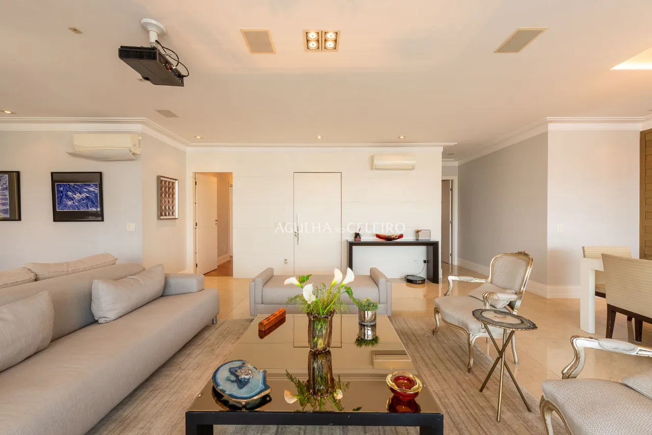 Apartamento no melhor condomínio à venda em Moema. – 20640