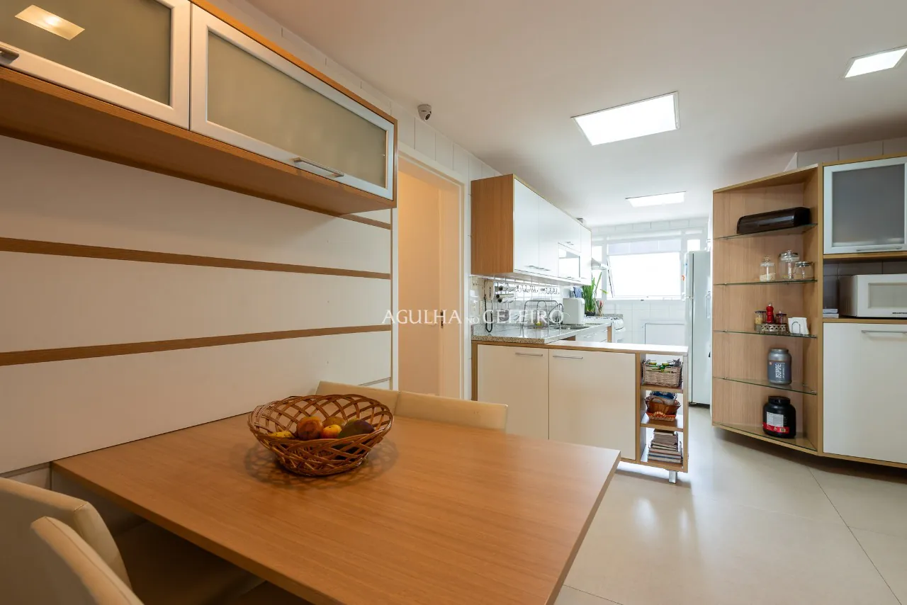 Apartamento no melhor condomínio à venda em Moema. – 20640