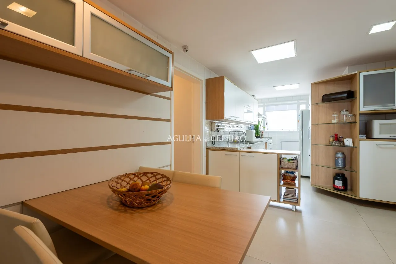 Apartamento no melhor condomínio à venda em Moema. – 20640